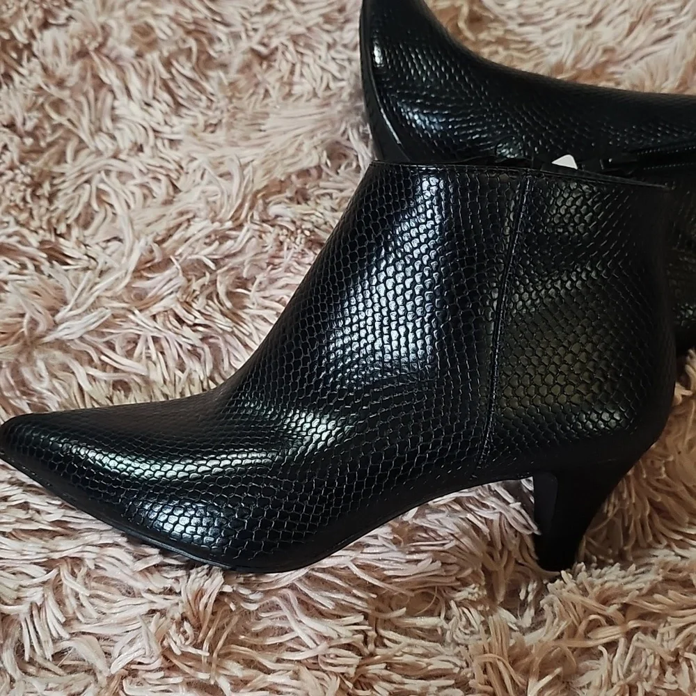 Black Textured Ankle Boots - Picture 5 of 5